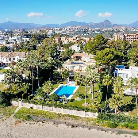 1072 Beachfront House Private Pool * Estepona