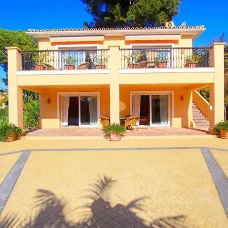 1072 Beachfront House Private Pool Estepona