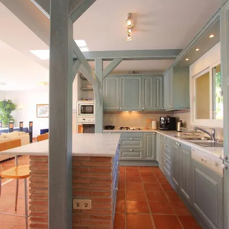 1072 Beachfront House Private Pool וילה *