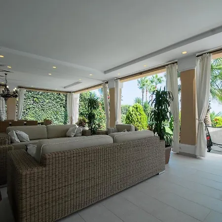 וילה 1072 Beachfront House Private Pool