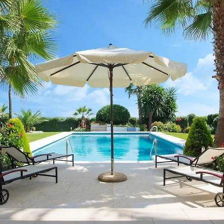 1072 Beachfront House Private Pool אסטפונה