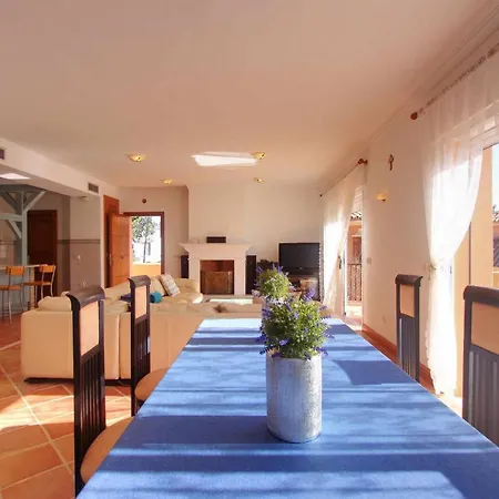 1072 Beachfront House Private Pool וילה